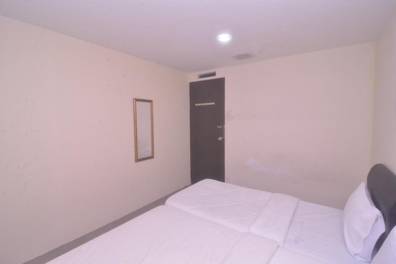Spot On 89886 Backpacker'S Stay Services Kuching Exterior foto