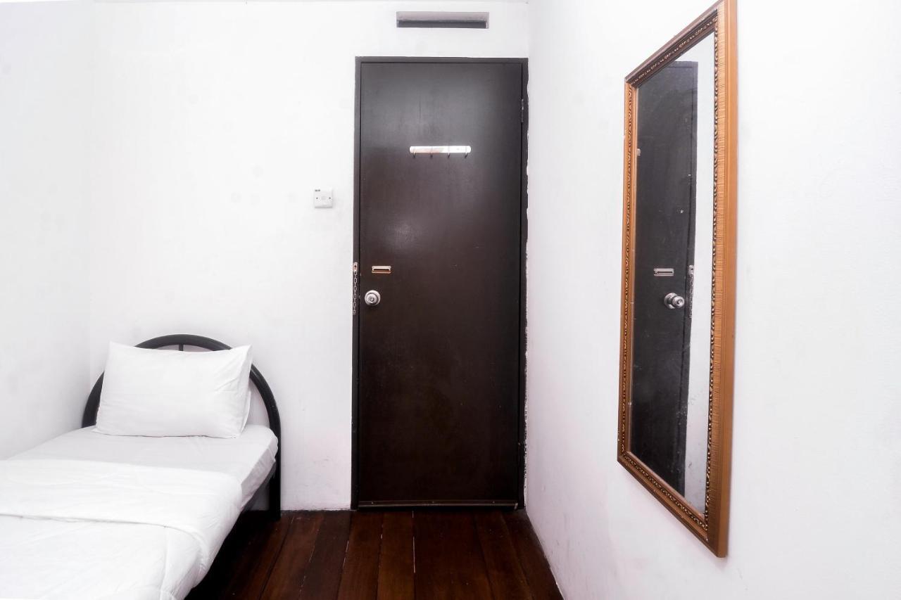 Spot On 89886 Backpacker'S Stay Services Kuching Exterior foto