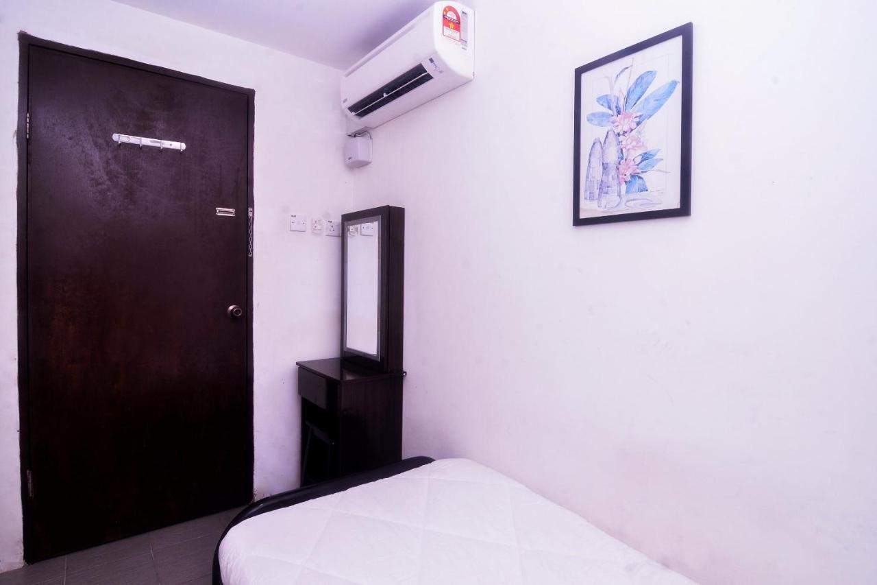 Spot On 89886 Backpacker'S Stay Services Kuching Exterior foto