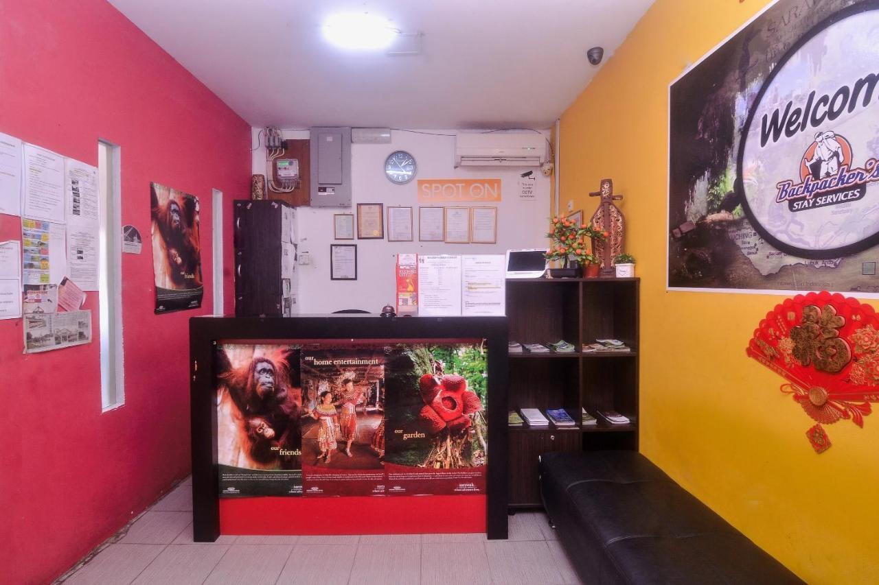 Spot On 89886 Backpacker'S Stay Services Kuching Exterior foto