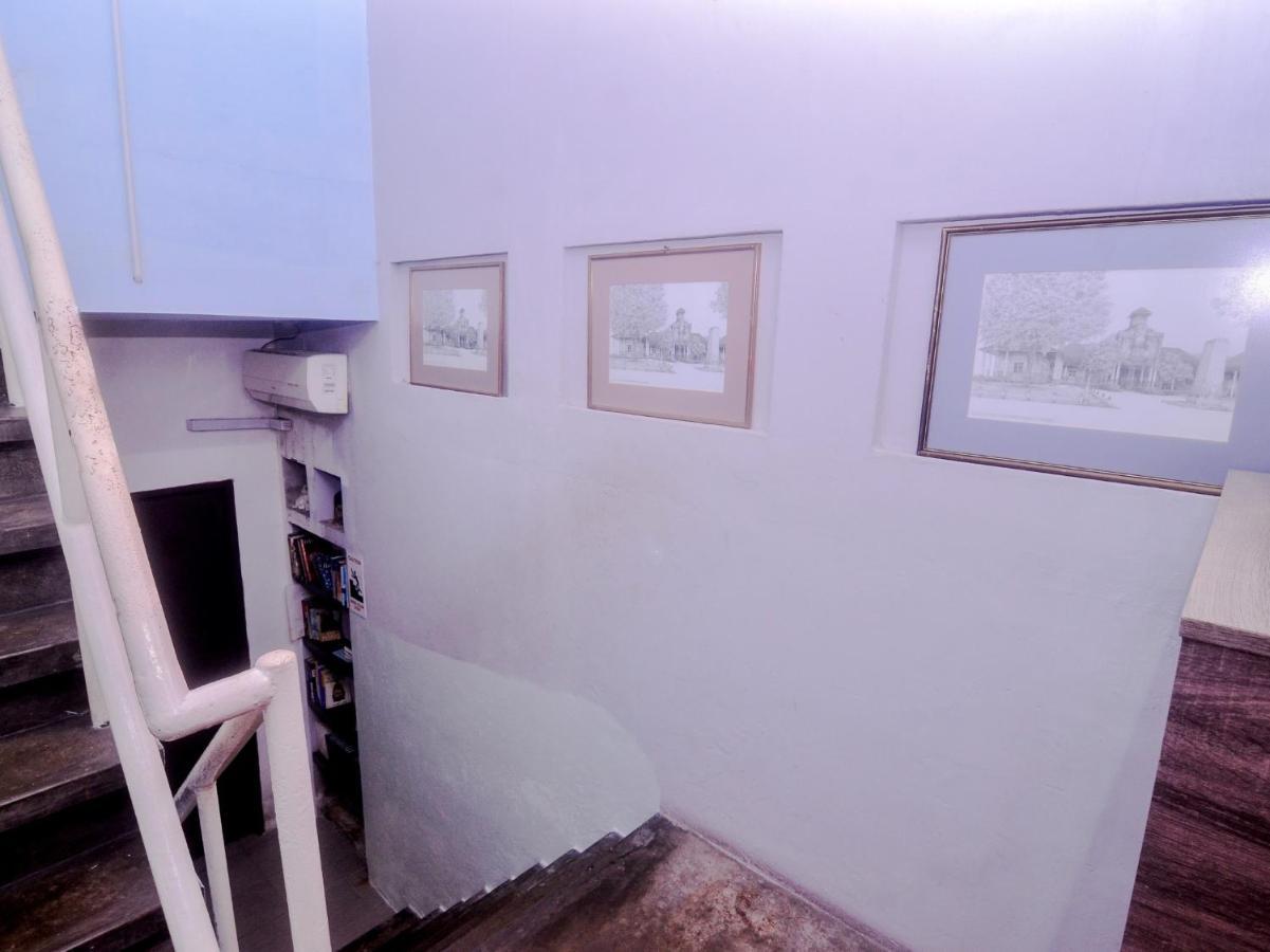 Spot On 89886 Backpacker'S Stay Services Kuching Exterior foto