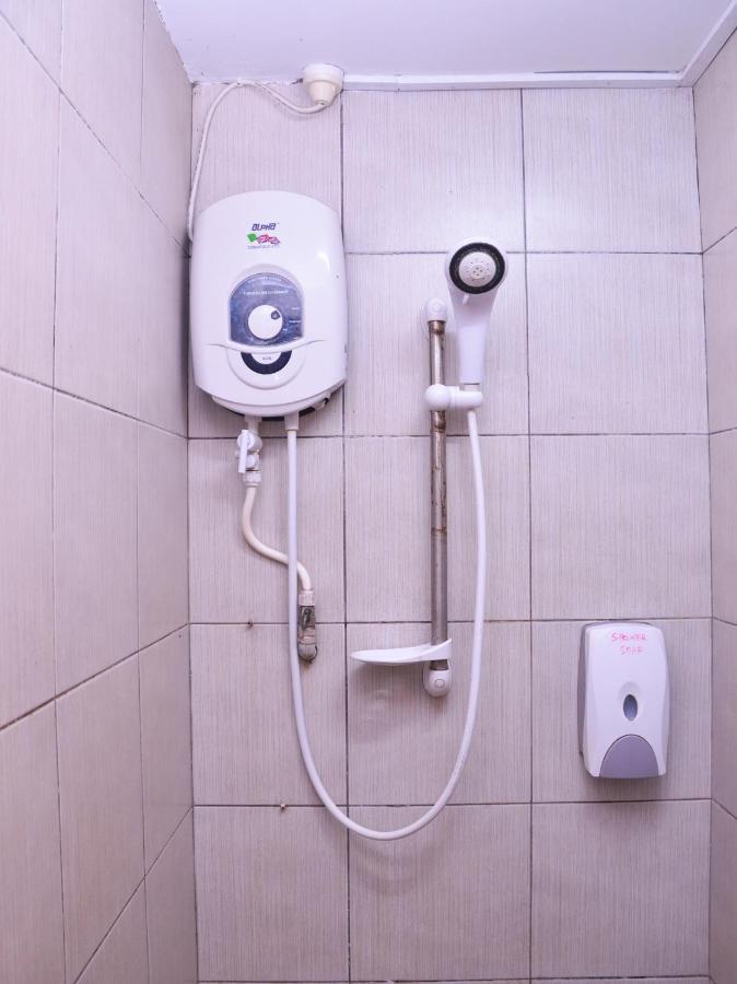 Spot On 89886 Backpacker'S Stay Services Kuching Exterior foto